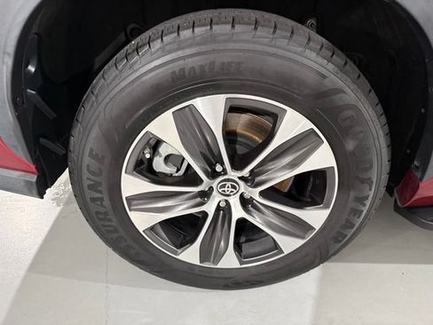 Used 2021 Toyota Highlander XLE FWD image 14