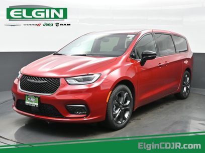 New 2026 Chrysler Pacifica Select