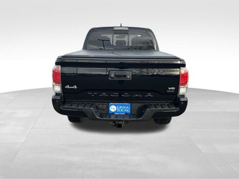 Used 2018 Toyota Tacoma Limited image 4