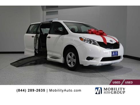 Used 2015 Toyota Sienna L image 1