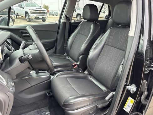 Used 2021 Chevrolet Trax LT image 24