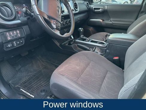 Used 2018 Toyota Tacoma TRD Sport image 12