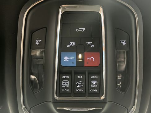 Used 2024 Jeep Grand Cherokee L Limited w/ Luxury Tech Group II AWD/4WD image 33