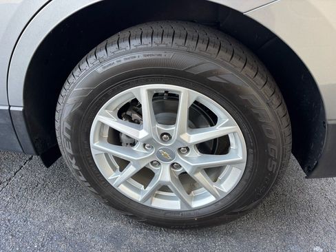 Used 2023 Chevrolet Equinox LS FWD image 5