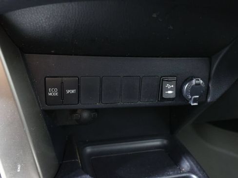 Used 2015 Toyota RAV4 LE AWD/4WD image 37