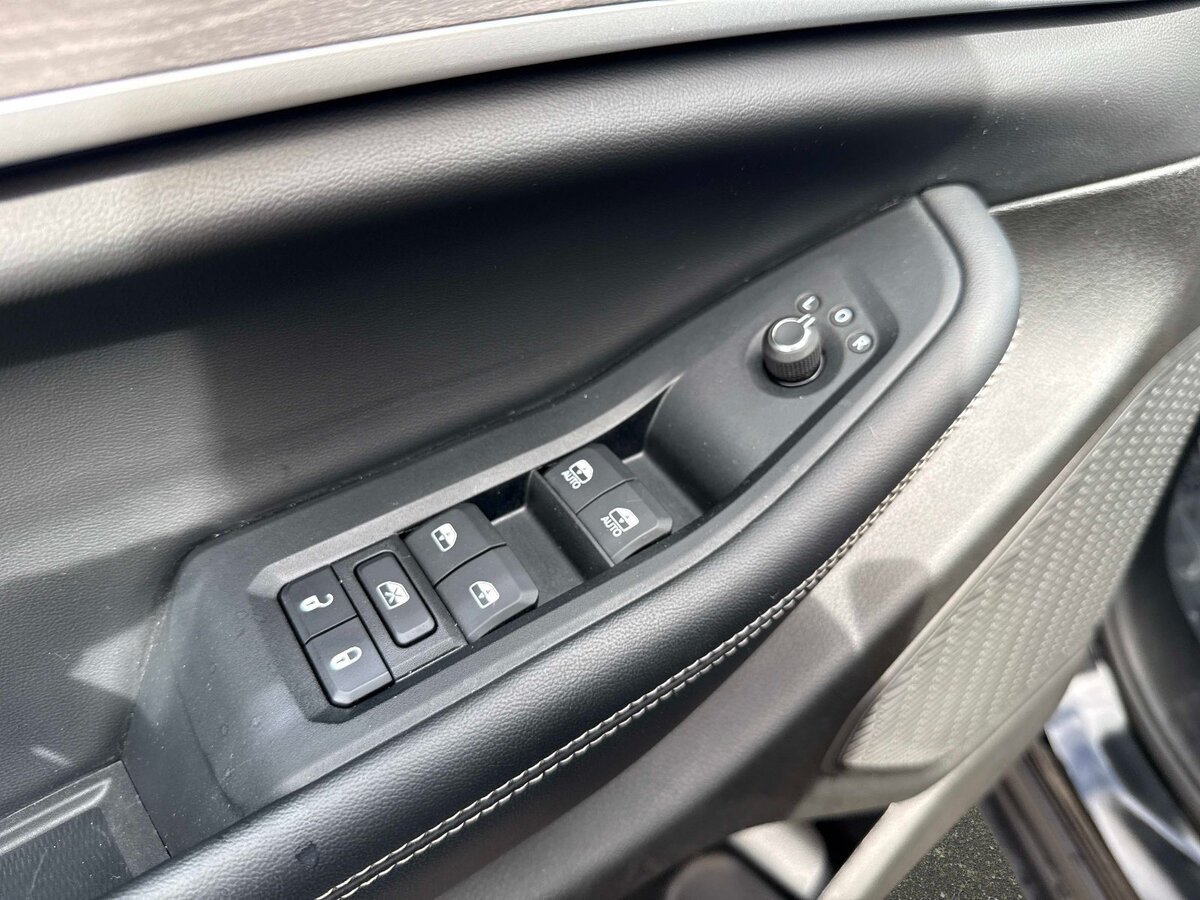 Used 2023 Jeep Grand Cherokee Limited AWD/4WD image 18