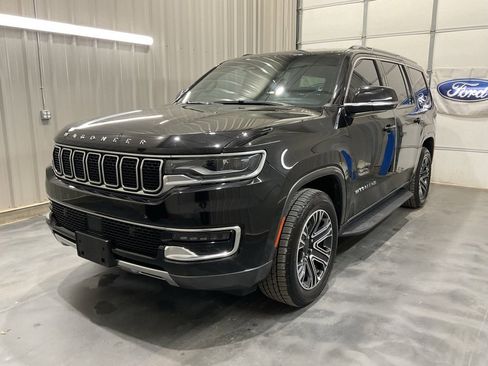 Used 2022 Jeep Wagoneer Series III image 3