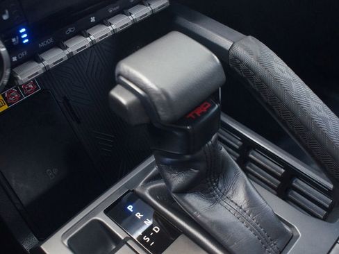 Used 2025 Toyota Tacoma TRD Sport AWD/4WD image 13