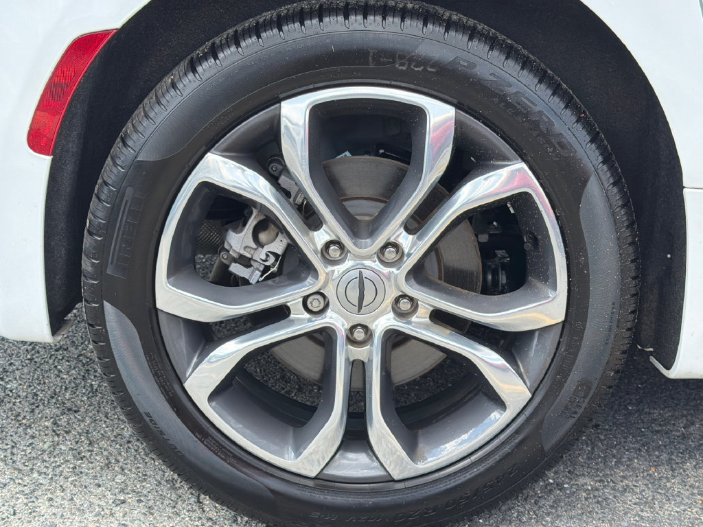 Used 2024 Chrysler Pacifica Pinnacle AWD/4WD image 8