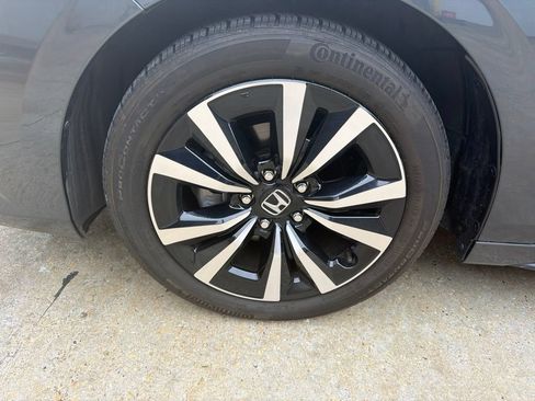 Used 2024 Honda Civic EX-L image 9