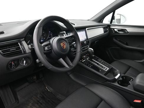 New 2026 Porsche Macan image 4
