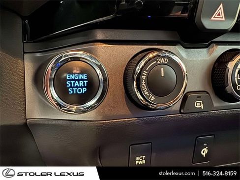 Used 2017 Toyota Tacoma SR5 image 32