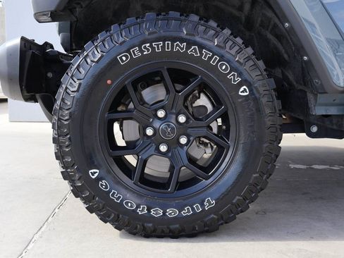 Used 2024 Jeep Gladiator Sport AWD/4WD image 6