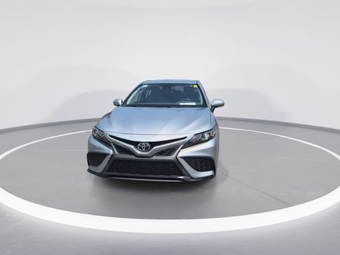Used 2024 Toyota Camry SE FWD image 3