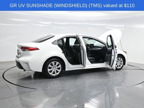 Used 2025 Toyota Corolla LE FWD image 4