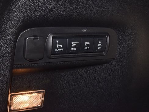 Used 2017 Ford Explorer Platinum image 38