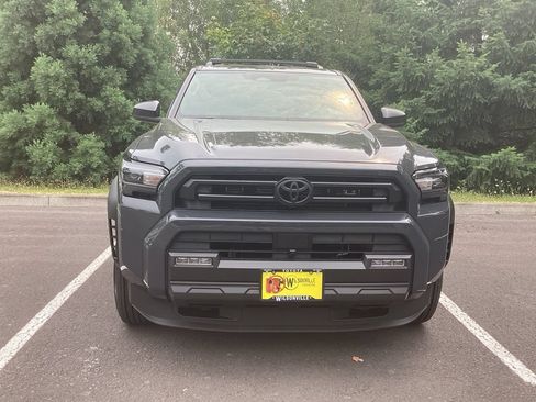 Certified 2025 Toyota 4Runner SR5 AWD/4WD image 19