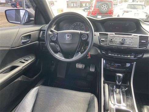 Used 2017 Honda Accord Sport image 11