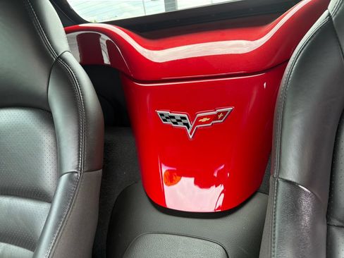 Used 2005 Chevrolet Corvette Convertible w/ Preferred Equipment Group RWD image 28