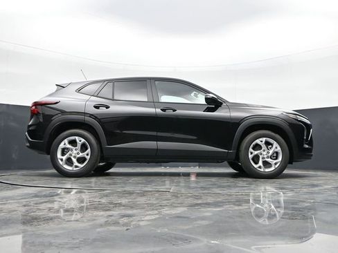 New 2026 Chevrolet Trax LS w/ LS Convenience Package FWD image 33