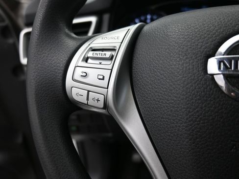 Used 2016 Nissan Rogue S w/ S Family Package FWD image 3