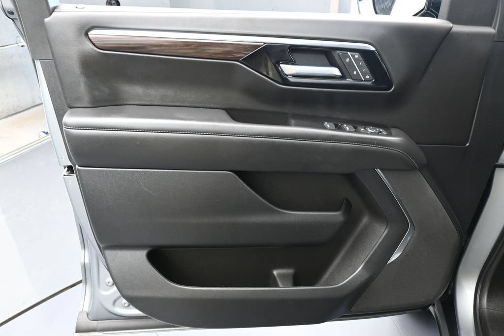 Used 2025 Chevrolet Tahoe Z71 AWD/4WD image 13