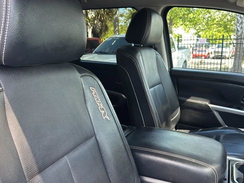 Used 2019 Nissan Titan PRO-4X w/ Pro-4x Convenience Package image 10