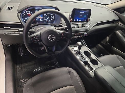 Used 2025 Nissan Altima 2.5 S image 15