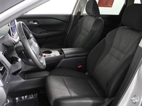 Certified 2025 Nissan Rogue SV FWD image 20