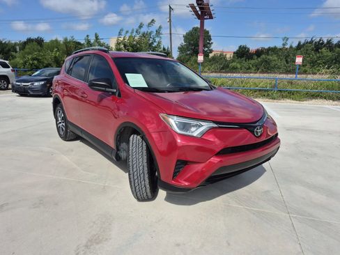 Used 2017 Toyota RAV4 LE FWD image 4