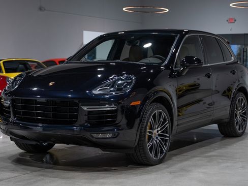 Used 2016 Porsche Cayenne Turbo S w/ Premium Package Plus image 10
