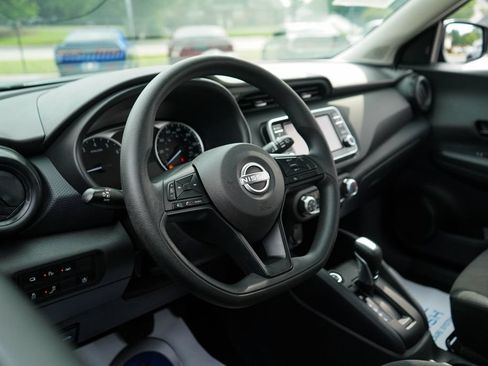 Used 2025 Nissan Kicks Play S FWD image 5