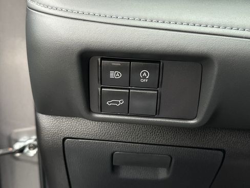 Used 2024 Toyota Highlander LE image 21