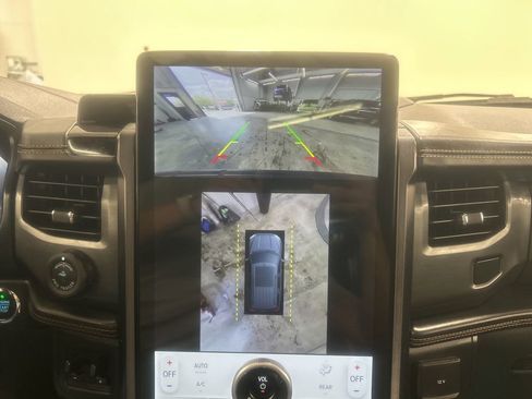 Used 2022 Ford Expedition Max Platinum image 25