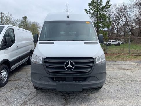 Used 2024 Mercedes-Benz Sprinter 2500 image 3