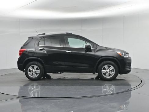 Used 2020 Chevrolet Trax LT w/ LT Convenience Package AWD/4WD image 28