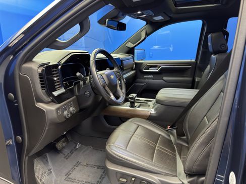 Used 2023 Chevrolet Silverado 1500 High Country w/ High Country Premium Package image 13