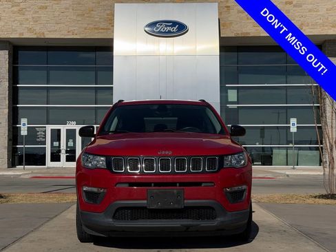 Used 2018 Jeep Compass Sport image 2