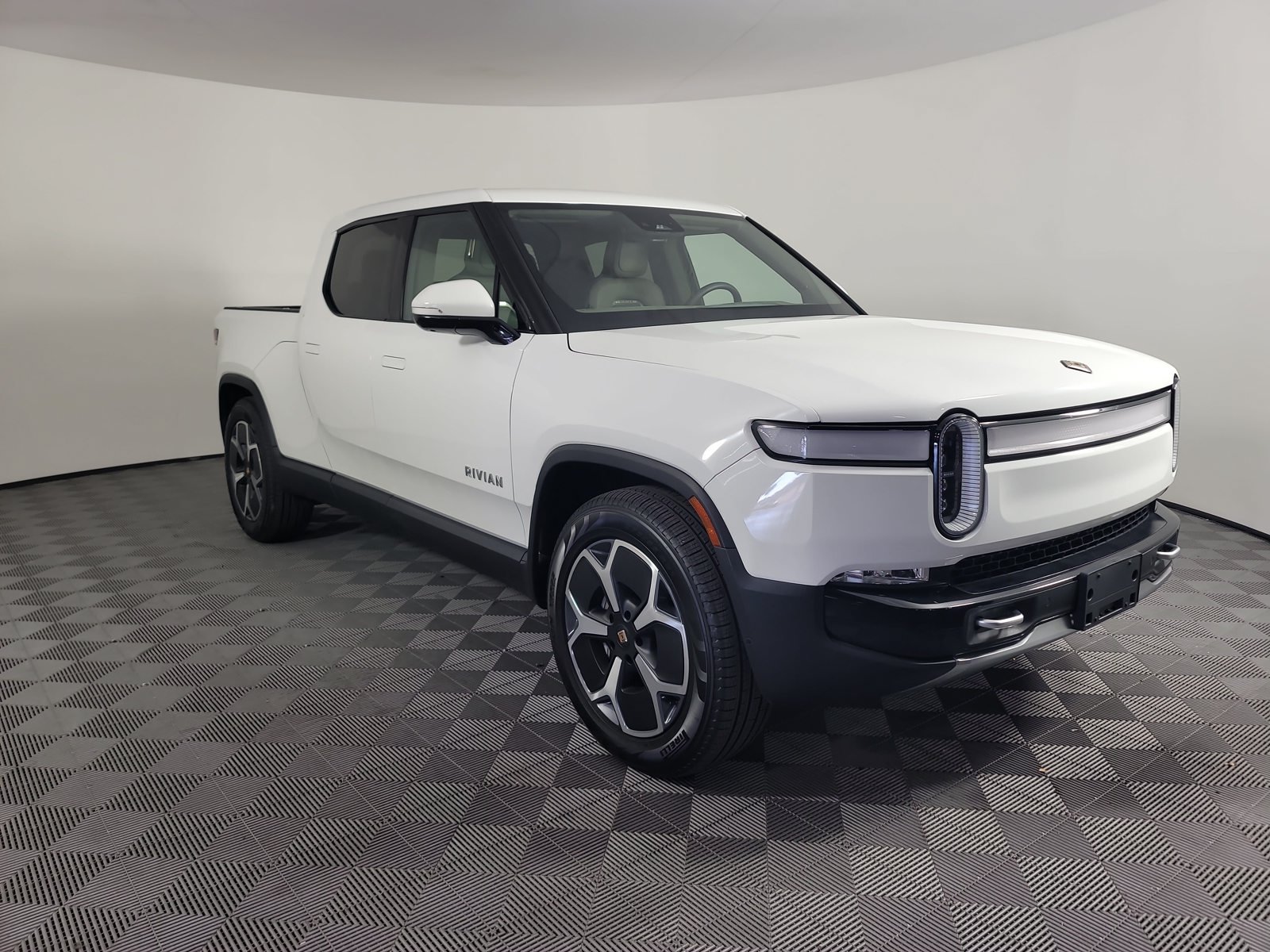 Used 2023 Rivian R1T Adventure Dual AWD/4WD image 7