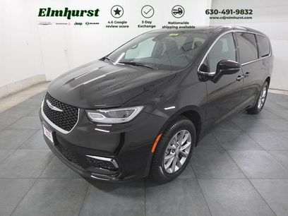 New 2026 Chrysler Pacifica Select