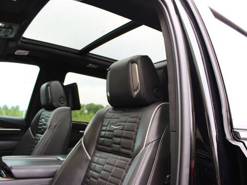 Certified 2022 Cadillac Escalade Sport Platinum AWD/4WD image 32