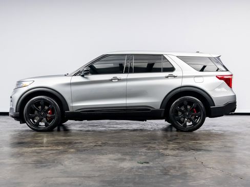 Used 2022 Ford Explorer ST w/ Equipment Group 401A image 9