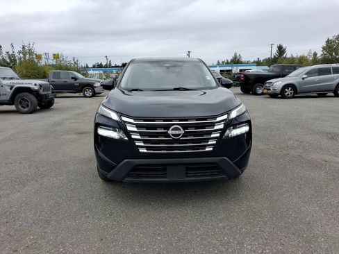 Used 2024 Nissan Rogue SV AWD/4WD image 3