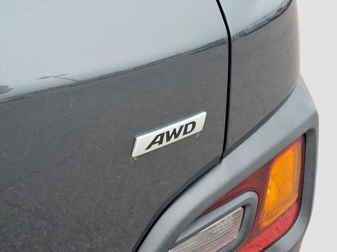 Used 2021 Hyundai Kona SE image 6