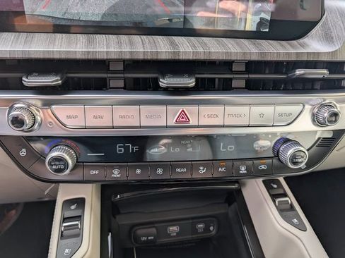 Certified 2025 Kia Telluride SX Prestige AWD/4WD image 28