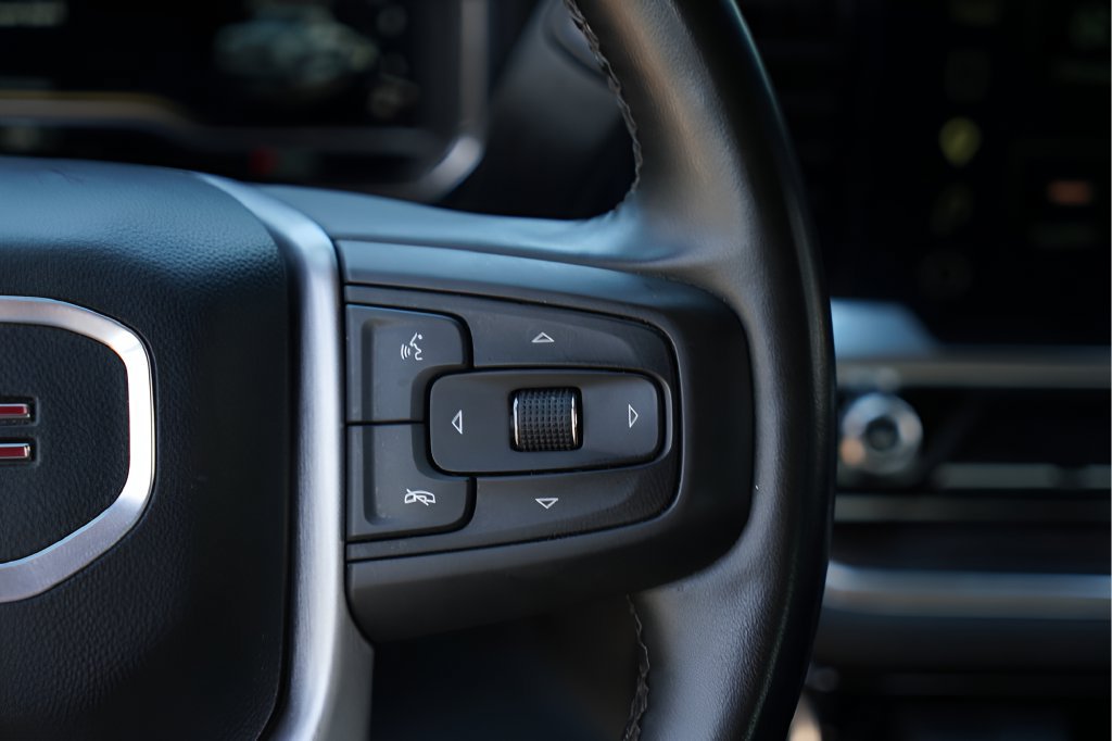 Used 2025 GMC Sierra 1500 SLT AWD/4WD image 12