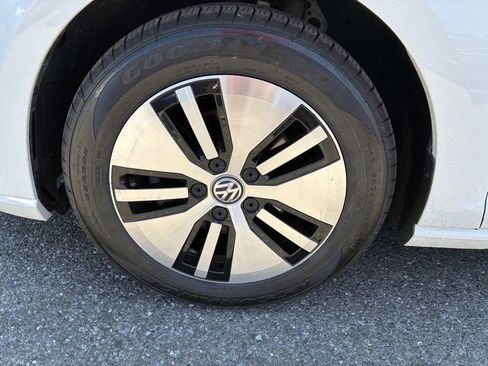 Used 2019 Volkswagen e-Golf SE w/ Driver Assistance Package FWD image 19