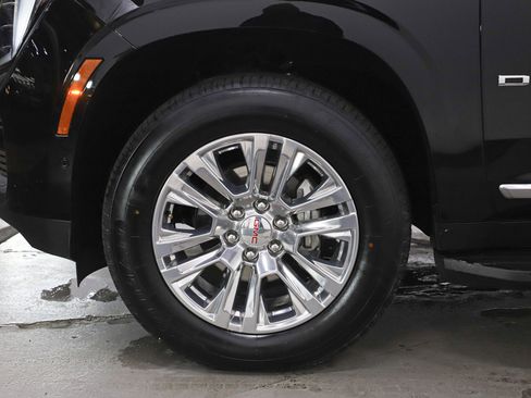 Used 2025 GMC Yukon Denali AWD/4WD image 34