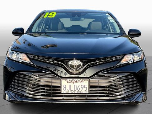 Used 2019 Toyota Camry LE image 3