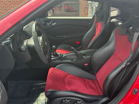 Used 2016 Nissan 370Z NISMO RWD image 18